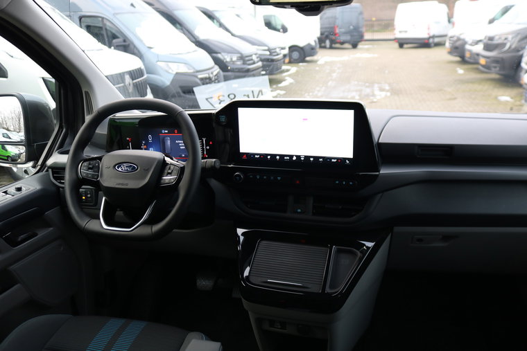 Vehicle Image 25