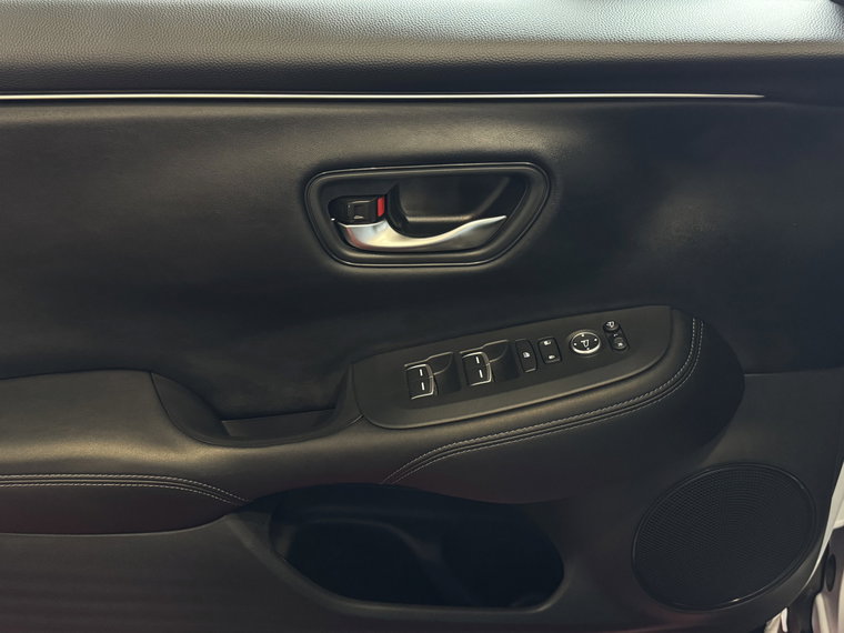 Vehicle Image 24