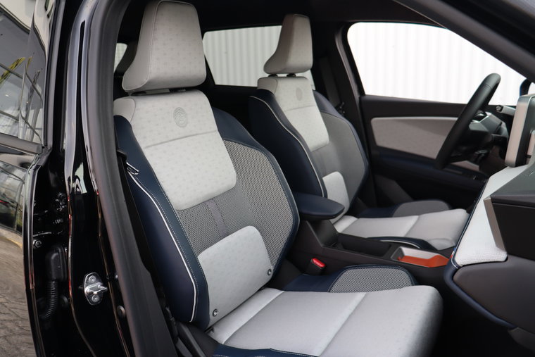 Vehicle Image 13