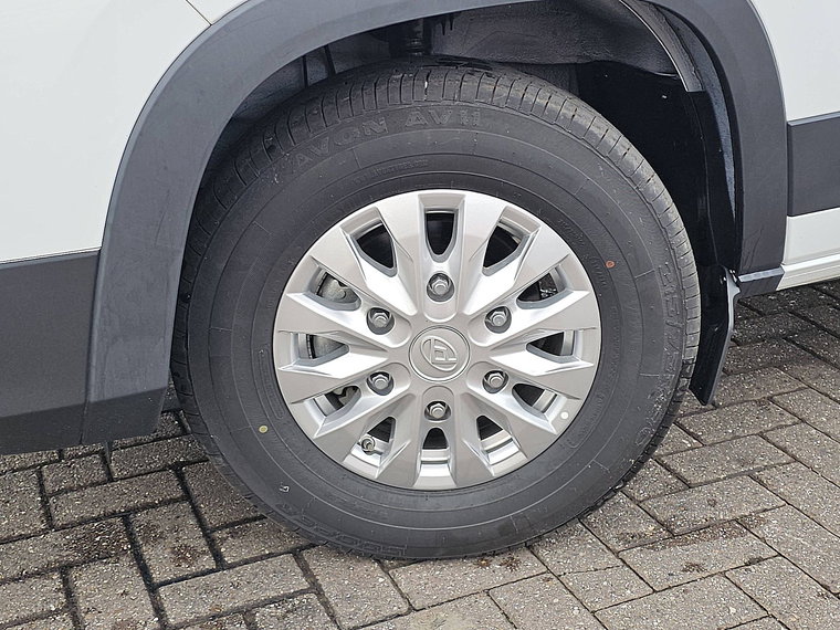 Vehicle Image 15