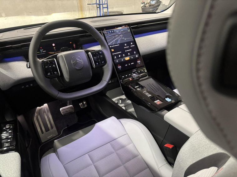 Vehicle Image 19