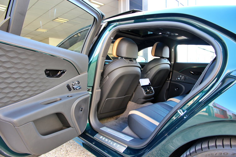 Vehicle Image 21