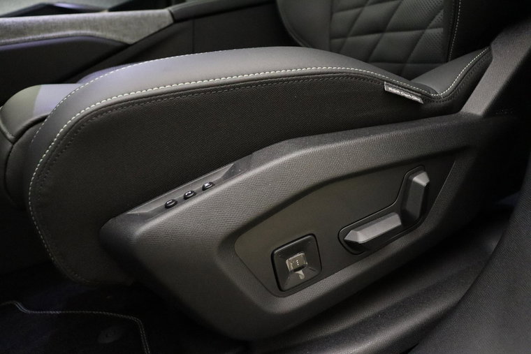 Vehicle Image 40