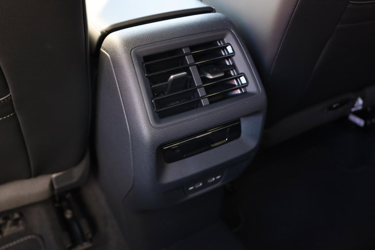 Vehicle Image 38