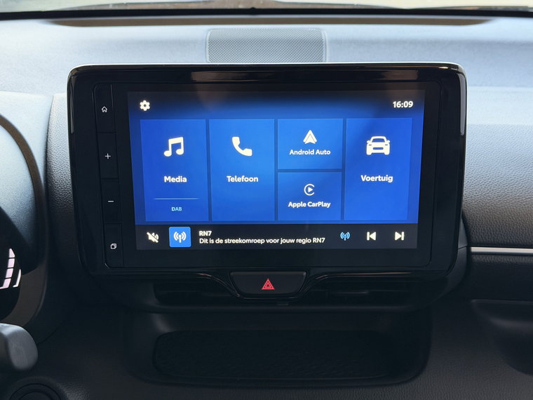 Vehicle Image 25