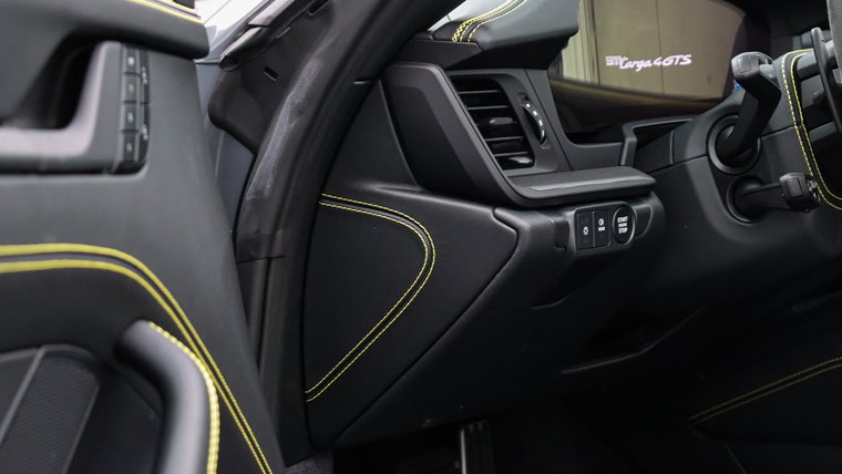 Vehicle Image 32