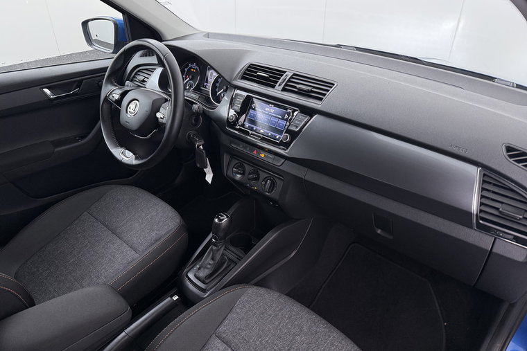 Vehicle Image 16