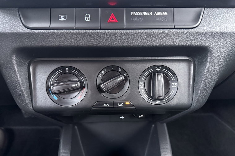 Vehicle Image 28