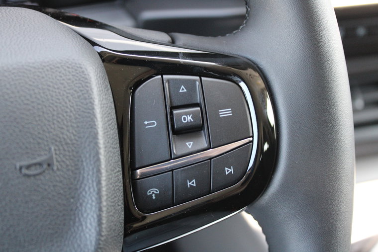 Vehicle Image 25