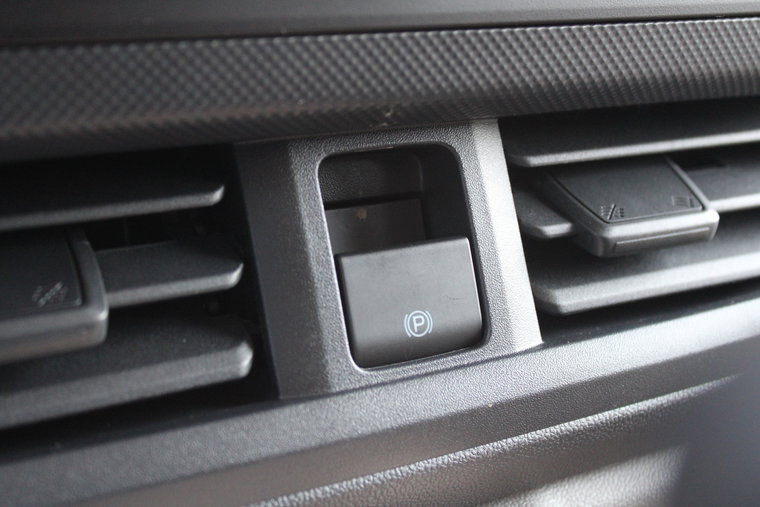 Vehicle Image 32