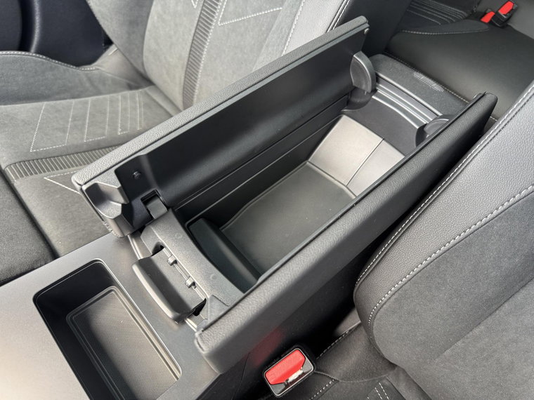 Vehicle Image 35