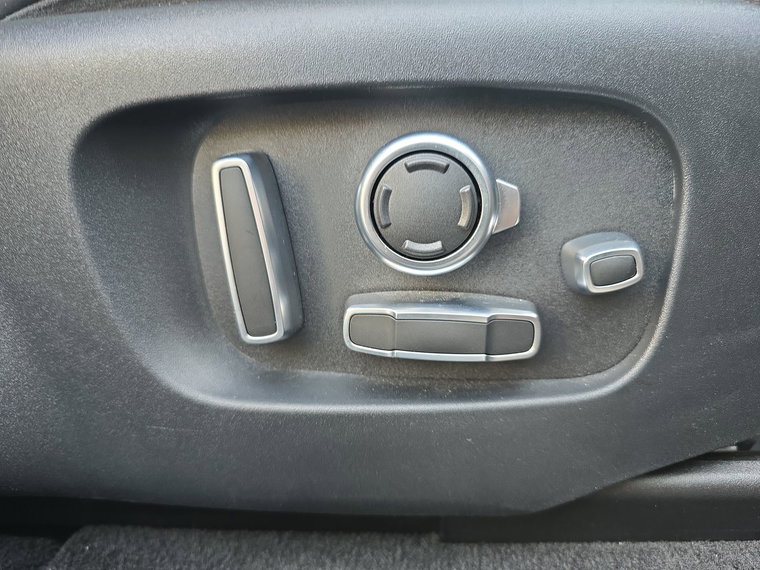 Vehicle Image 27
