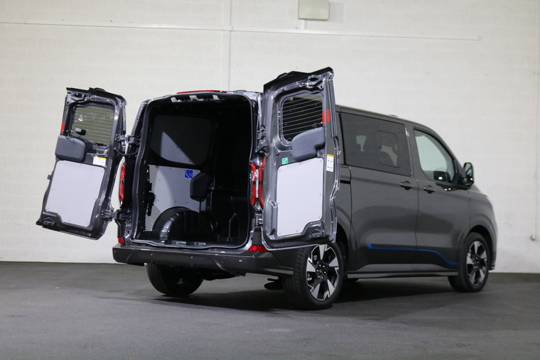 Vehicle Image 12