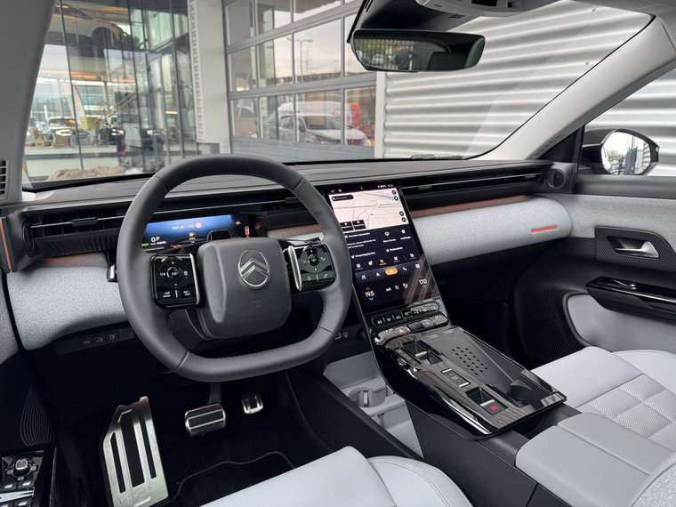 Vehicle Image 28