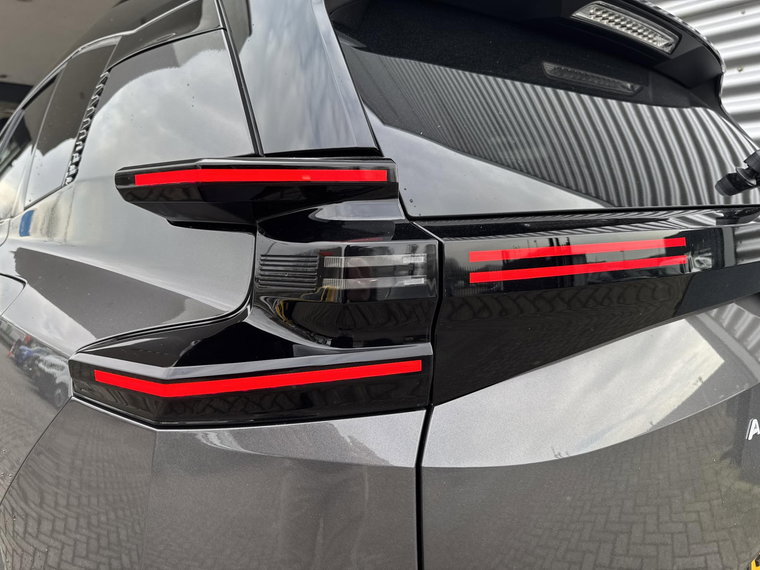 Vehicle Image 30