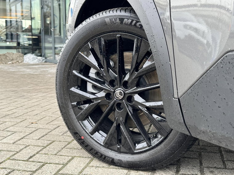 Vehicle Image 9