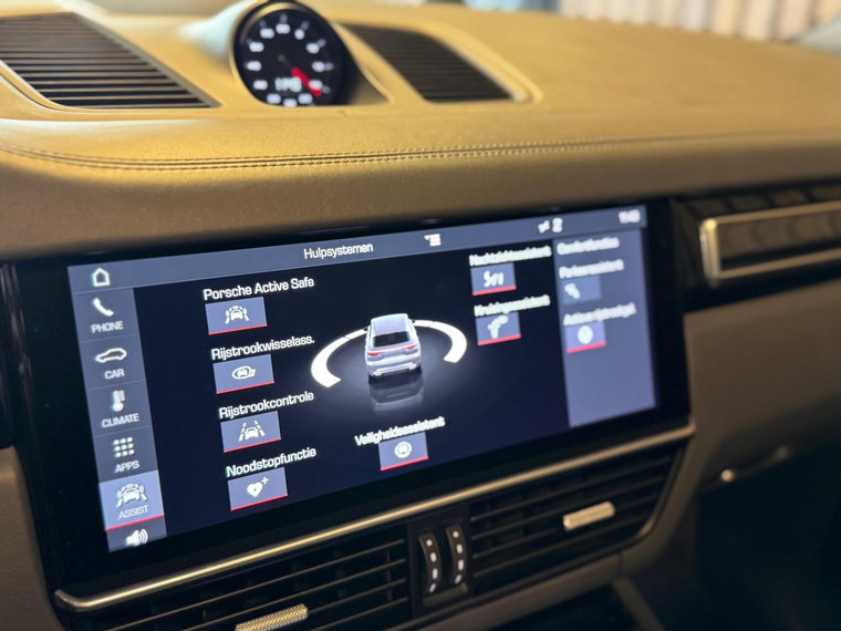 Vehicle Image 36