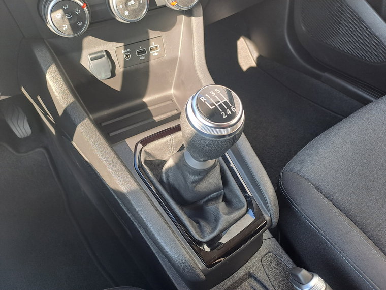 Vehicle Image 23