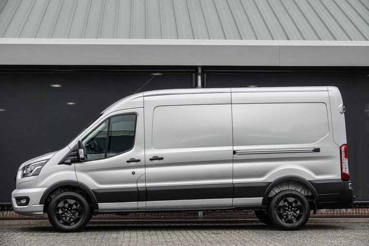 Vehicle Image 4