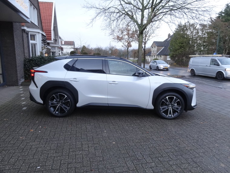 Vehicle Image 8
