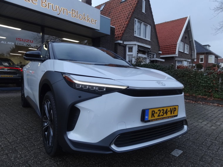 Vehicle Image 9