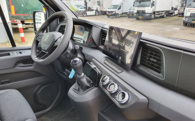 Vehicle Image 18