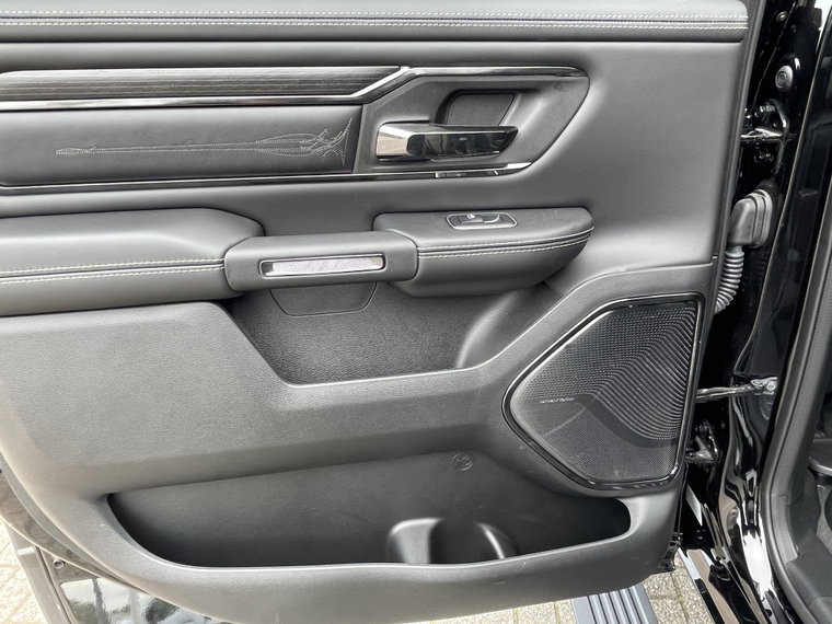 Vehicle Image 33