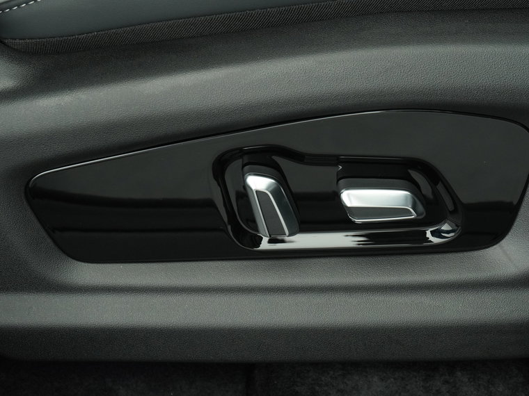 Vehicle Image 42