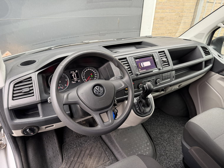 Vehicle Image 32
