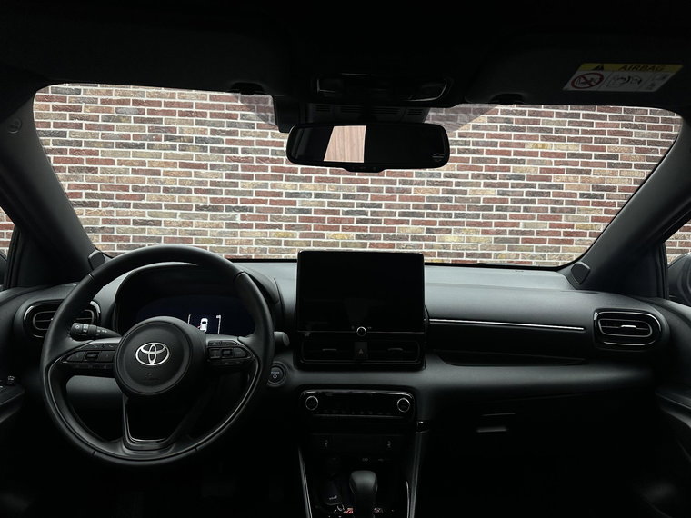 Vehicle Image 25
