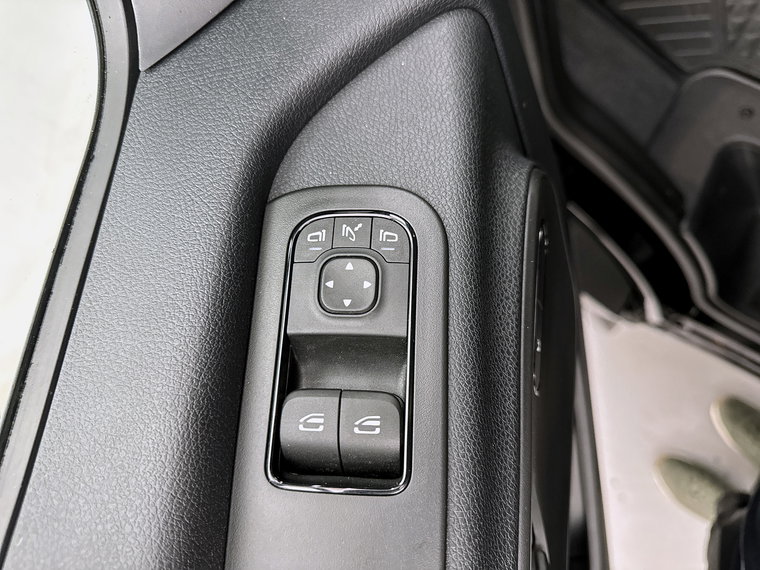 Vehicle Image 38