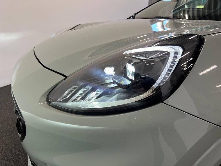 Vehicle Image 32