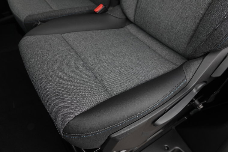 Vehicle Image 32