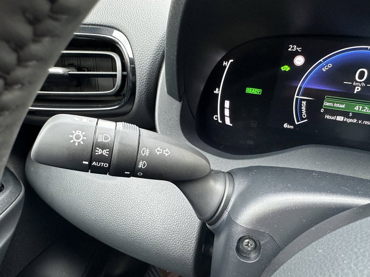 Vehicle Image 32
