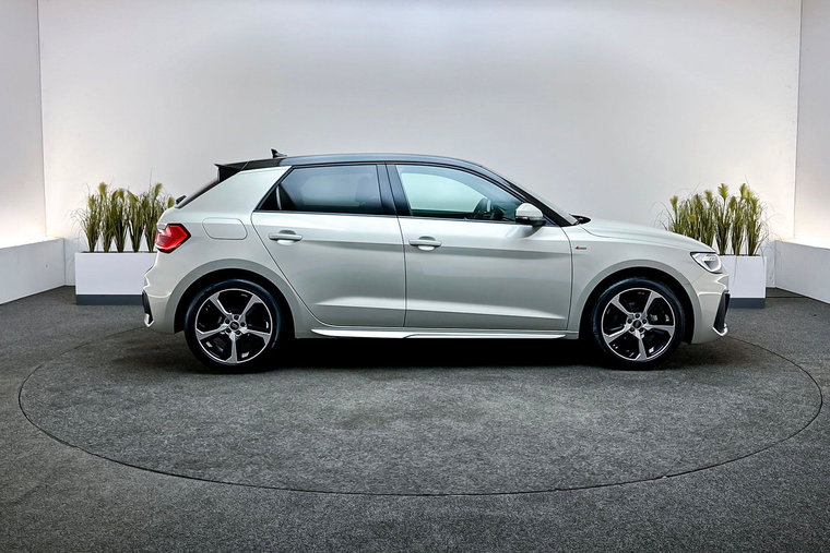 Vehicle Image 7