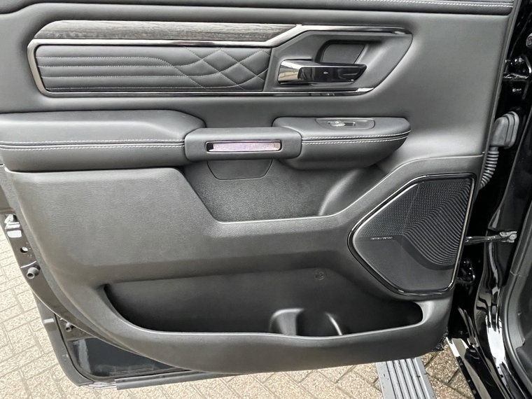 Vehicle Image 40