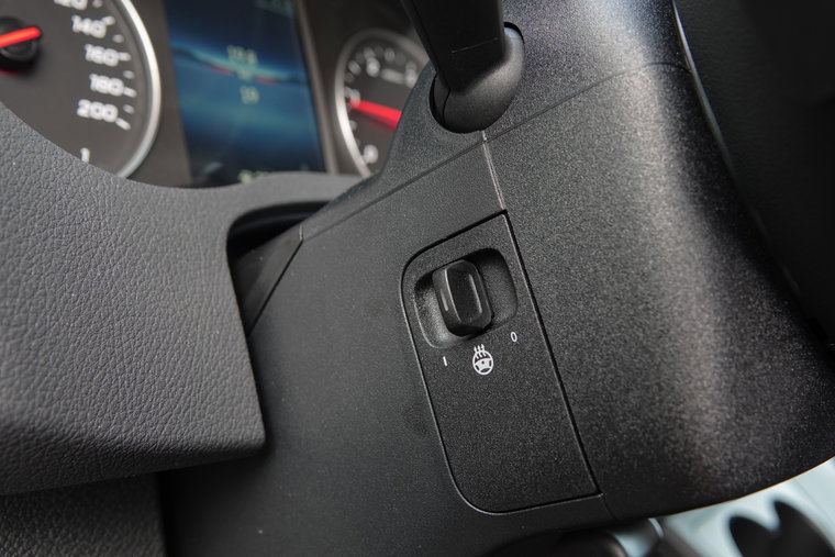 Vehicle Image 25