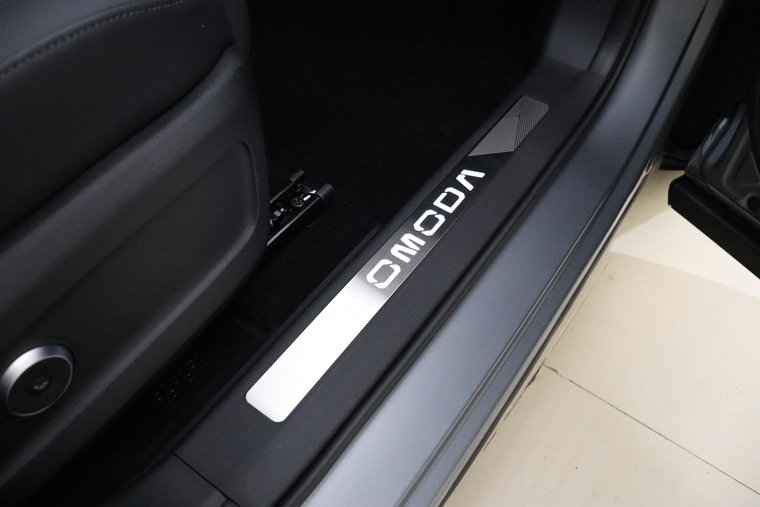 Vehicle Image 19