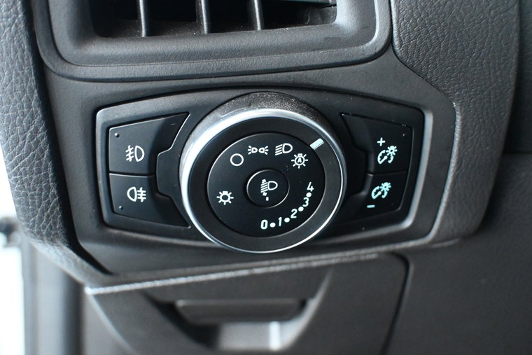 Vehicle Image 25