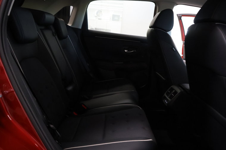 Vehicle Image 16