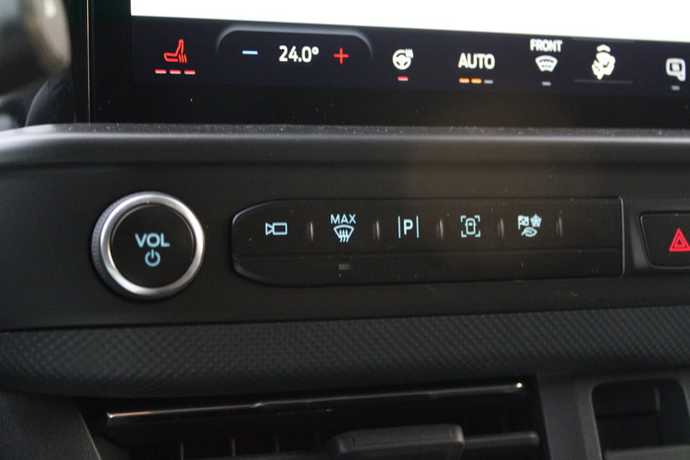 Vehicle Image 32