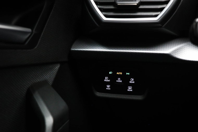 Vehicle Image 32