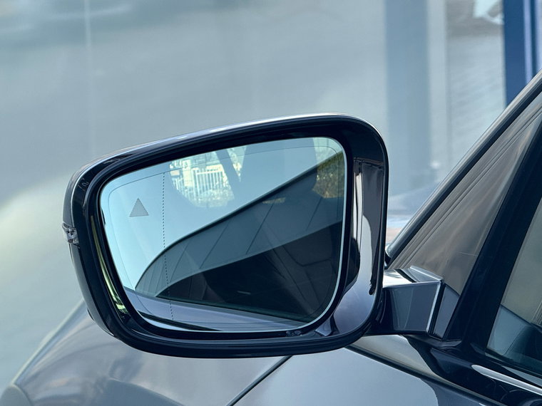 Vehicle Image 38