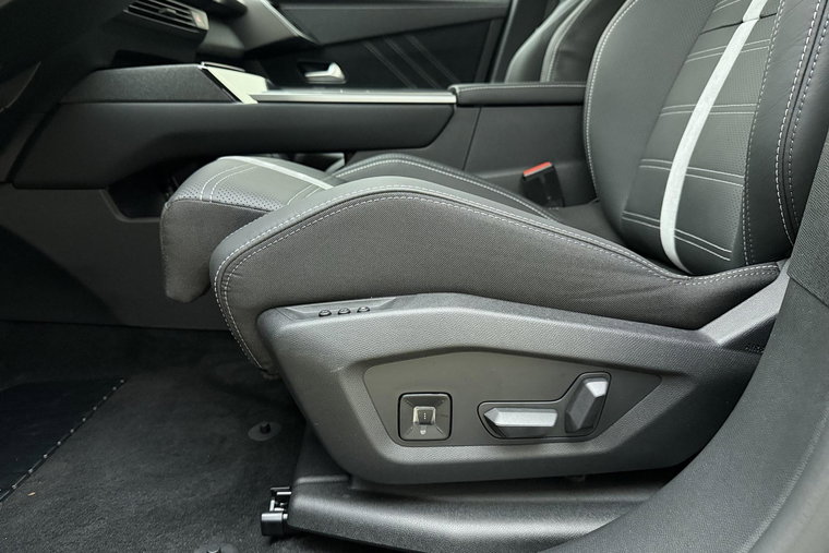 Vehicle Image 24