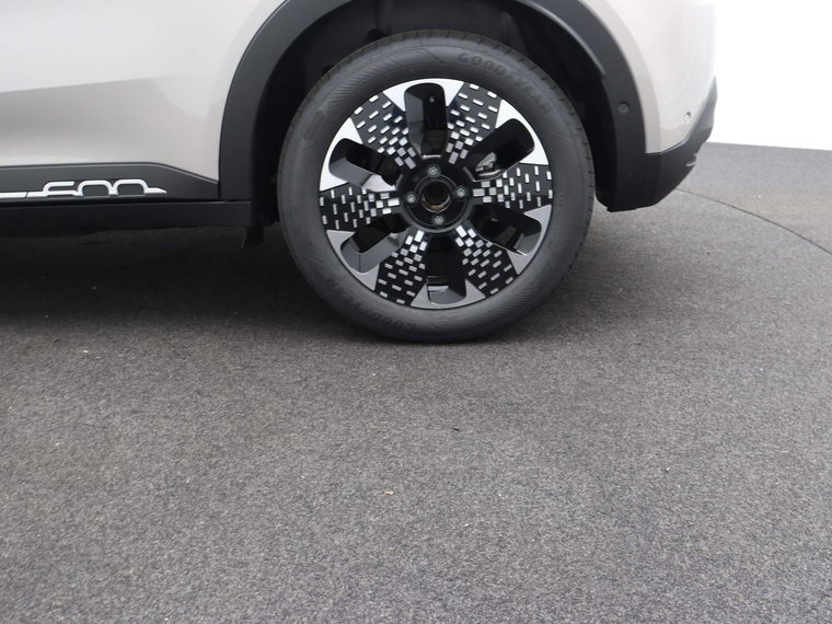 Vehicle Image 22