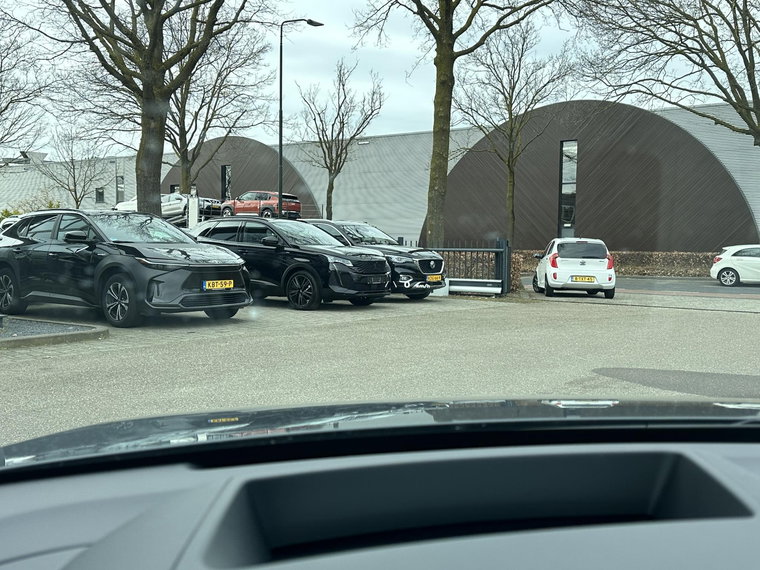 Vehicle Image 37