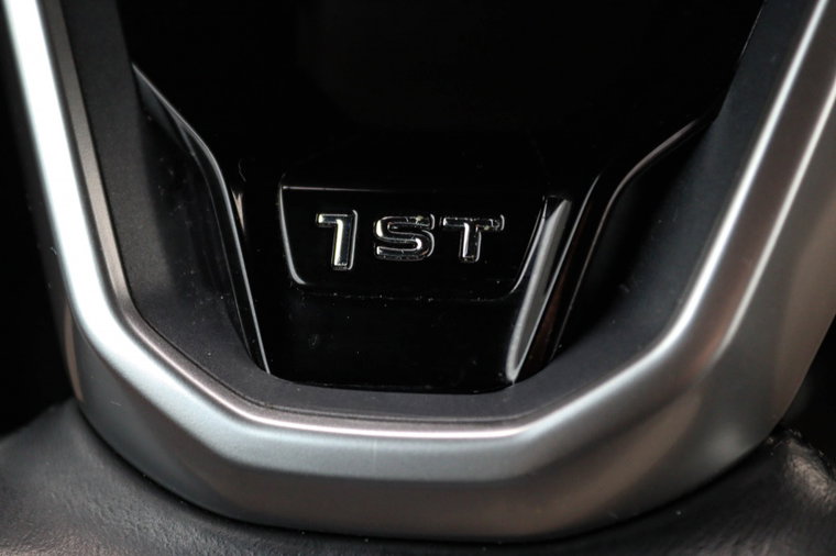 Vehicle Image 25