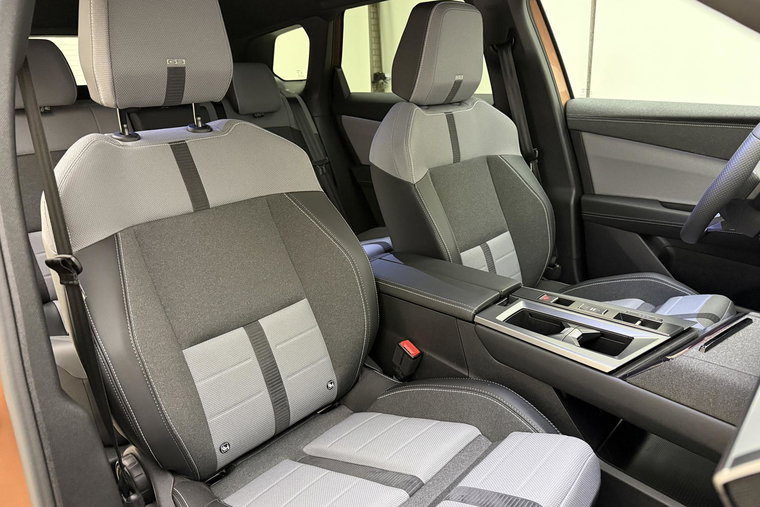 Vehicle Image 16