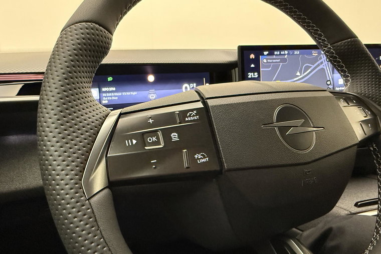 Vehicle Image 21