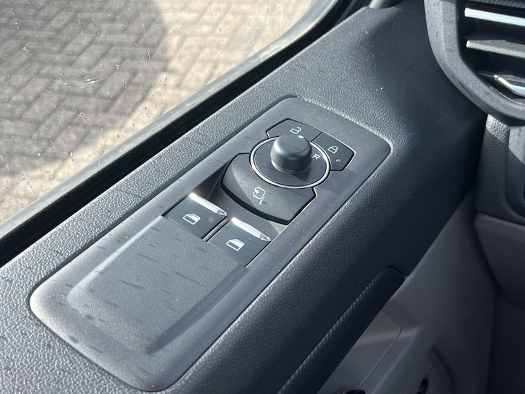 Vehicle Image 26